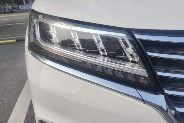 Used Roewe RX5 2020 20T Automatic 4G Connect Superior Flagship Edition Right Front Headlight