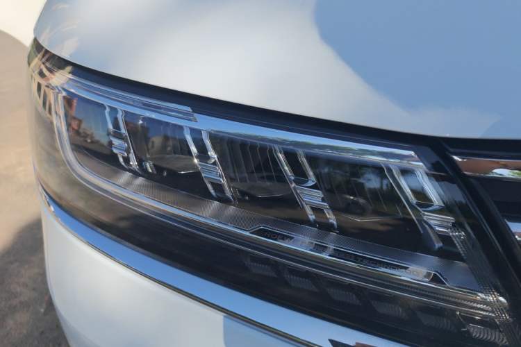 Used Roewe RX5 2020 20T Automatic 4G Connect Superior Flagship Edition Right Front Headlight