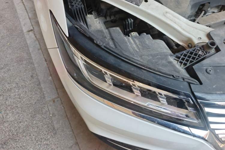 Used Roewe RX5 2020 20T Automatic 4G Connect Superior Flagship Edition Right Front Headlight