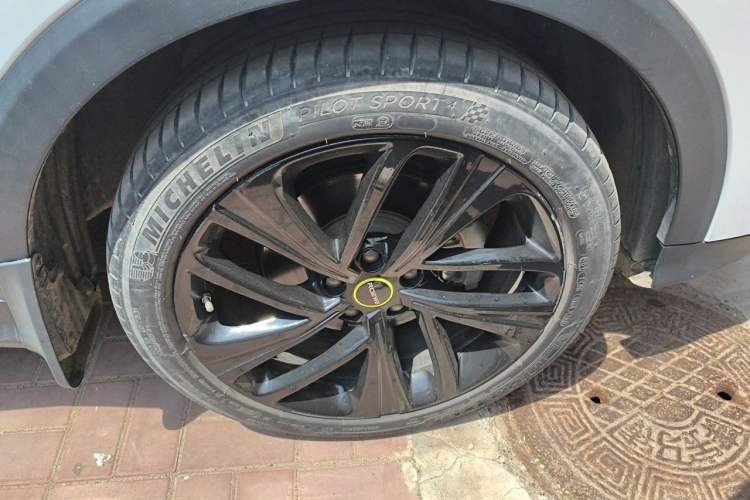 Used Roewe RX5 2020 PLUS 300TGI Automatic Ali National Trend Flagship Edition Right Front Wheel Hub