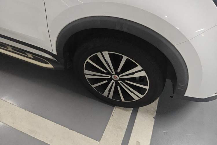 Used Roewe RX5 2020 20T Automatic 4G Connect Superior Flagship Edition Right Front Wheel Hub