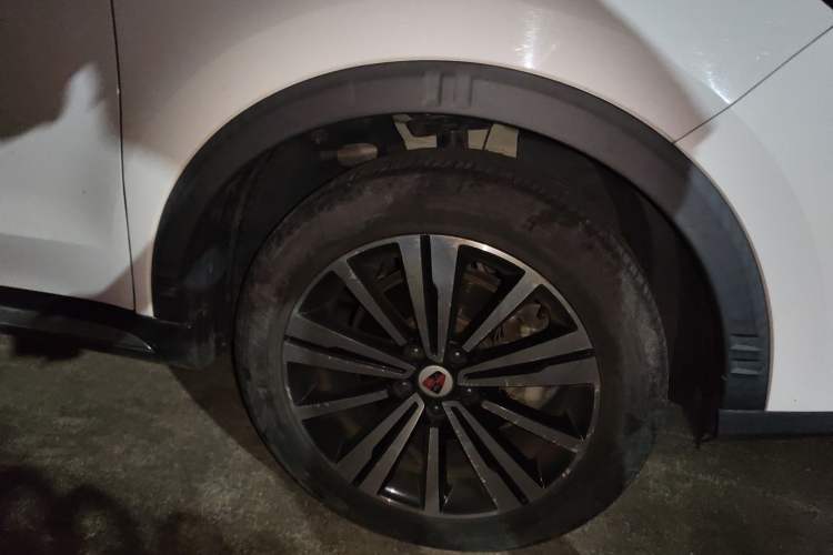Used Roewe RX5 2020 20T Automatic Ali Smart Network Beyond Flagship Edition Right Front Wheel Hub