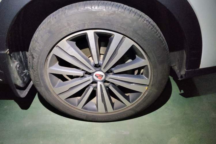 Used Roewe RX5 2020 20T Automatic 4G Connect Superior Flagship Edition Right Front Wheel Hub