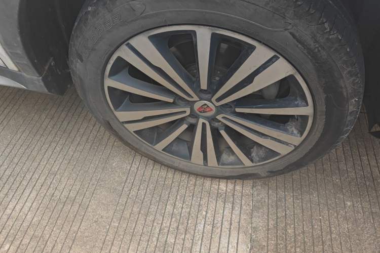 Used Roewe RX5 2020 20T Automatic 4G Connect Superior Flagship Edition Right Front Wheel Hub