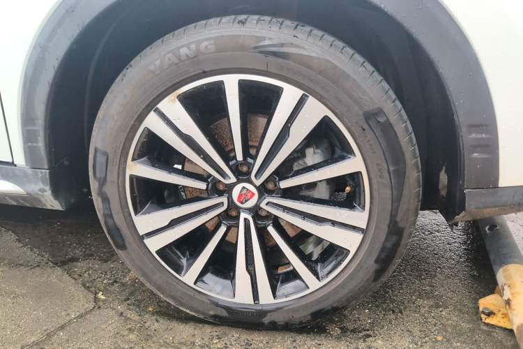 Used Roewe RX5 2020 20T Automatic 4G Connect Superior Flagship Edition Right Front Wheel Hub