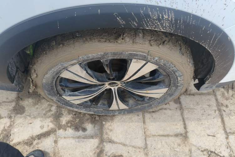 Used Roewe RX5 2020 PLUS 300TGI Automatic Ali National Trend Flagship Edition Right Front Wheel Hub