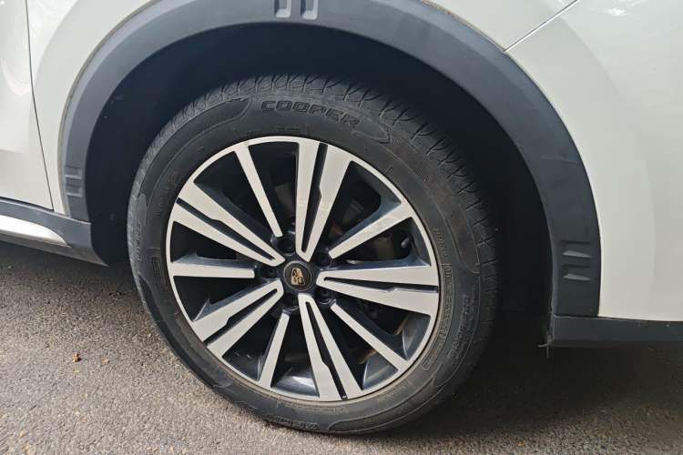 Used Roewe RX5 2020 20T Automatic 4G Connect Excellence Edition Right Front Wheel Hub