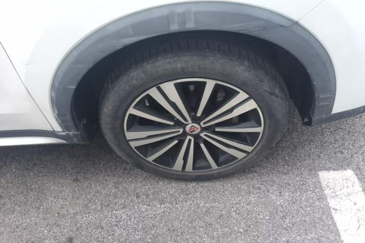 Used Roewe RX5 2020 20T Automatic 4G Connect Superior Flagship Edition Right Front Wheel Hub