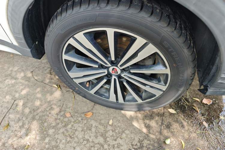 Used Roewe RX5 2020 20T Automatic 4G Connect Excellence Edition Right Front Wheel Hub