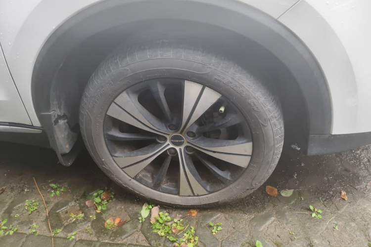 Used Roewe RX5 2020 PLUS 300TGI Automatic Ali National Trend Flagship Edition Right Front Wheel Hub