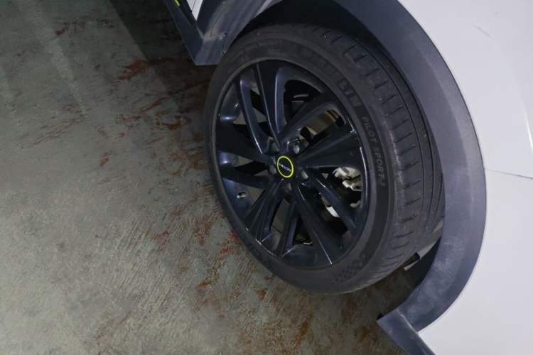 Used Roewe RX5 2020 PLUS 300TGI Automatic Ali National Style Ronglin Edition Right Front Wheel Hub