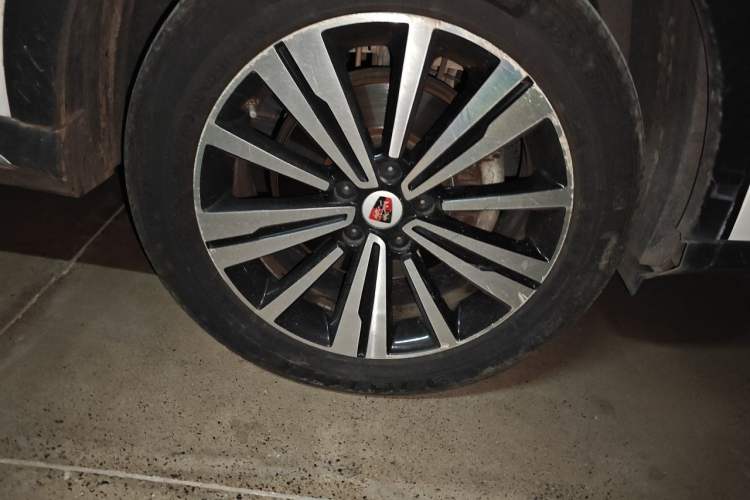 Used Roewe RX5 2020 20T Automatic 4G Connect Superior Flagship Edition Right Front Wheel Hub
