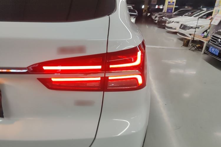 Used Roewe RX5 2020 20T Automatic 4G Connect Superior Flagship Edition Right Rear Taillight