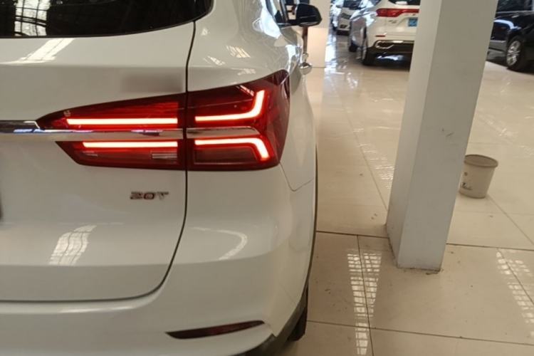 Used Roewe RX5 2020 20T Automatic 4G Connected Million Edition Right Rear Taillight