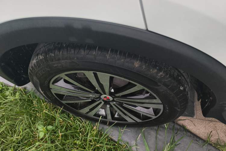Used Roewe RX5 2020 20T Automatic 4G Connect Superior Flagship Edition Right Rear Wheel Hub