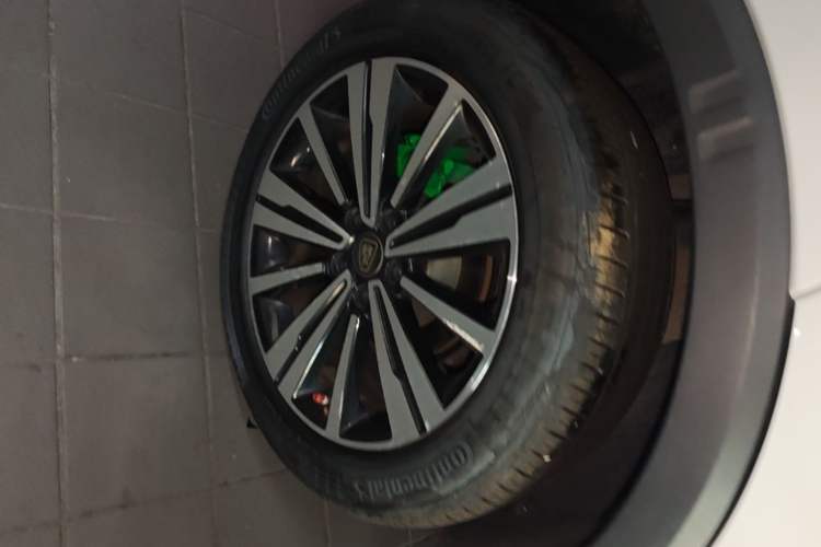 Used Roewe RX5 2020 20T Automatic 4G Connect Superior Flagship Edition Right Rear Wheel Hub