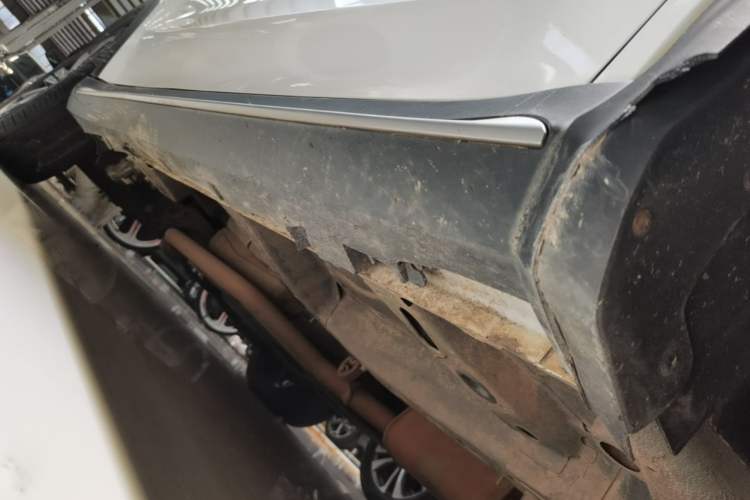 Used Roewe RX5 2020 20T Automatic 4G Connected Million Edition Right Side Sill