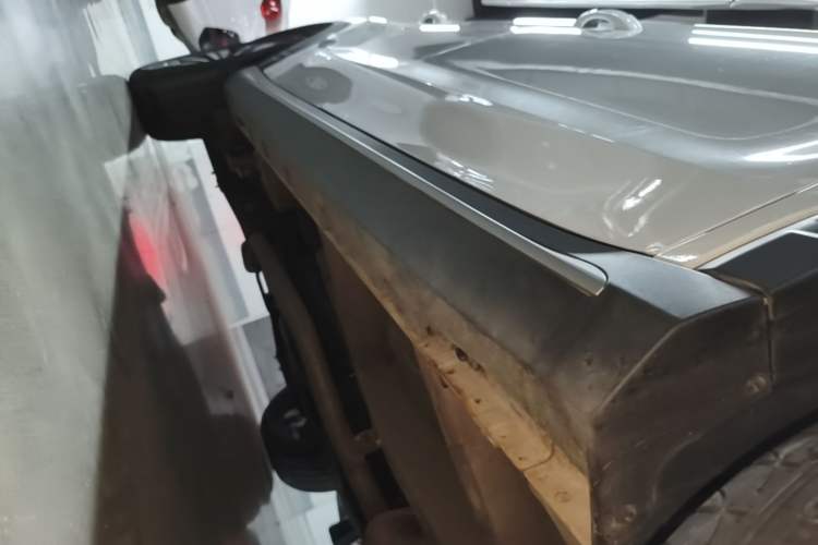Used Roewe RX5 2020 20T Automatic 4G Connected Million Edition Right Side Sill