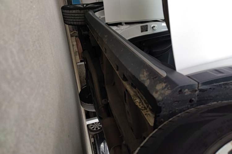 Used Roewe RX5 2020 20T Automatic 4G Connected Million Edition Right Side Sill