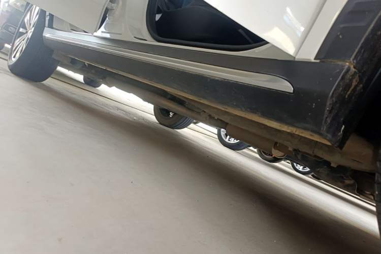 Used Roewe RX5 2020 20T Automatic 4G Connected Million Edition Right Side Sill