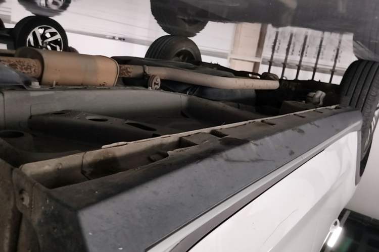 Used Roewe RX5 2020 20T Automatic 4G Connected Million Edition Right Side Sill