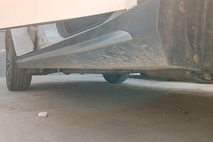 Used Roewe RX5 2020 20T Automatic 4G Connected Million Edition Right Side Sill