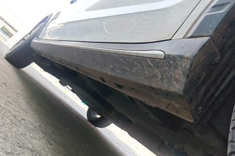 Used Roewe RX5 2020 20T Automatic 4G Connected Million Edition Right Side Sill