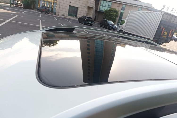 Used Roewe RX5 2020 20T Automatic 4G Connected Million Edition Roof