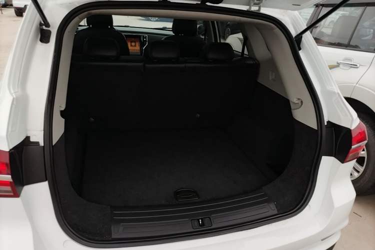 Used Roewe RX5 2020 20T Automatic 4G Connected Million Edition Trunk