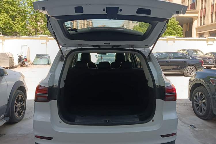 Used Roewe RX5 2020 20T Automatic 4G Connected Million Edition Trunk