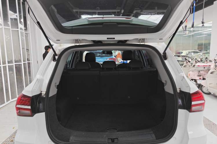 Used Roewe RX5 2020 20T Automatic 4G Connected Million Edition Trunk