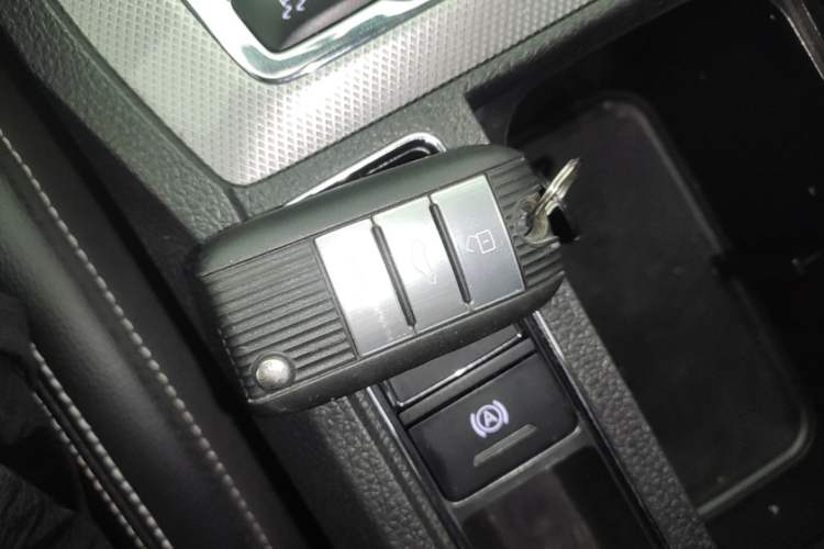 Used Roewe RX5 2020 20T Automatic 4G Connected Million Edition Vehicle Key