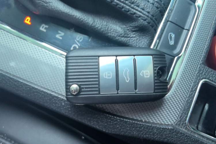 Used Roewe RX5 2020 20T Automatic 4G Connected Million Edition Vehicle Key