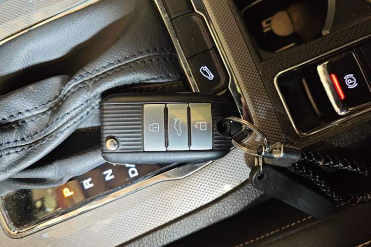 Used Roewe RX5 2020 20T Automatic 4G Connected Million Edition Vehicle Key