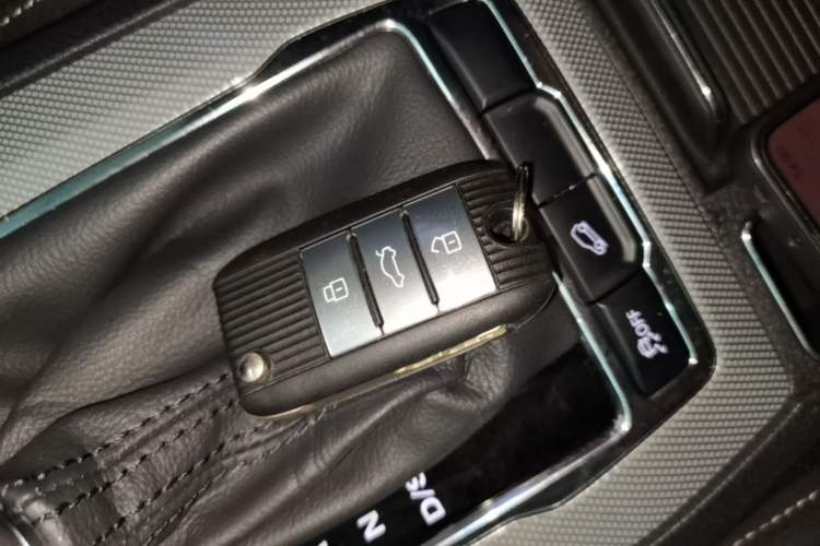 Used Roewe RX5 2020 20T Automatic 4G Connect Superior Flagship Edition Vehicle Key