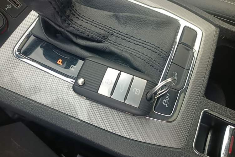 Used Roewe RX5 2020 20T Automatic 4G Connect Superior Flagship Edition Vehicle Key