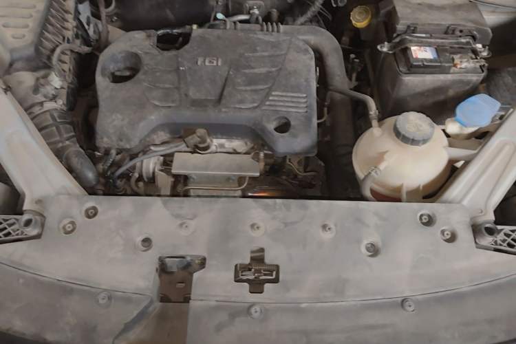 Used Roewe RX5 2020 20T Automatic 4G Connect Superior Flagship Edition Engine Bay