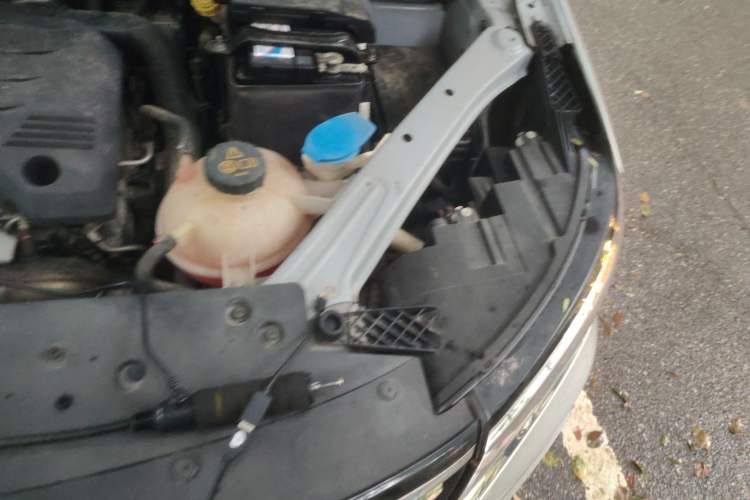 Used Roewe RX5 2020 20T Automatic 4G Connect Superior Flagship Edition Engine Bay Left