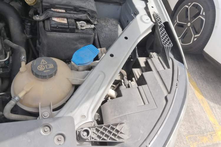 Used Roewe RX5 2020 20T Automatic 4G Connect Superior Flagship Edition Engine Bay Left
