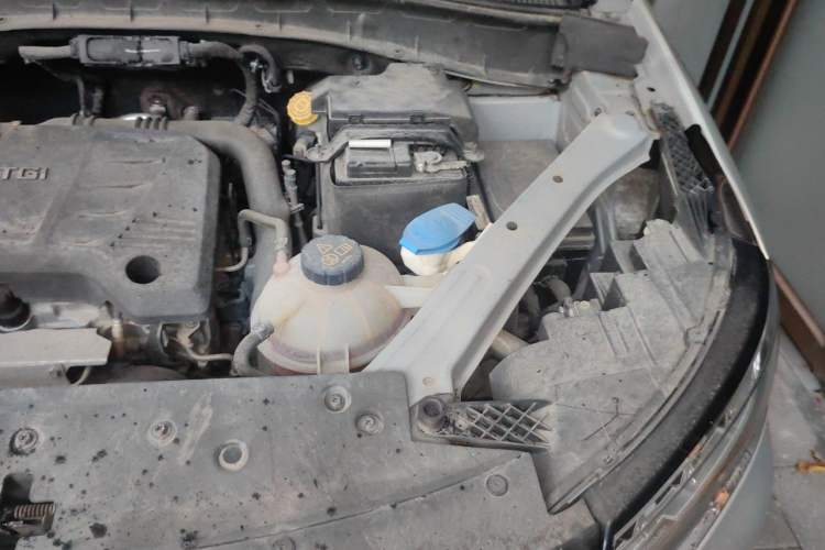 Used Roewe RX5 2020 20T Automatic 4G Connect Superior Flagship Edition Engine Bay Left