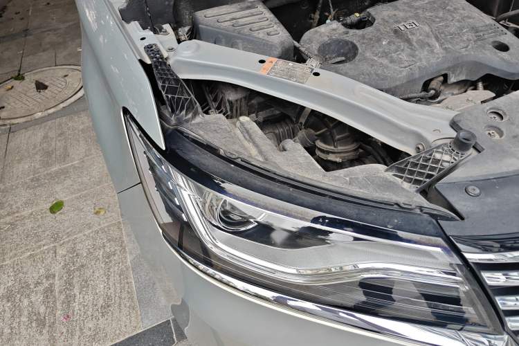 Used Roewe RX5 2020 20T Manual 4G Connect Million Edition Engine Bay Right