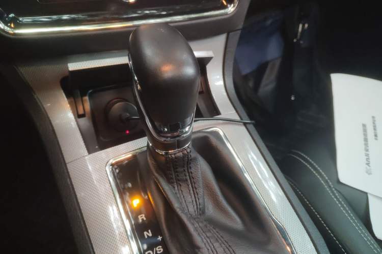 Used Roewe RX5 2020 20T Automatic 4G Connect Superior Flagship Edition Gear Lever