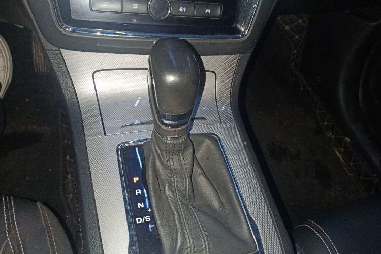 Used Roewe RX5 2020 20T Automatic 4G Connect Superior Flagship Edition Gear Lever