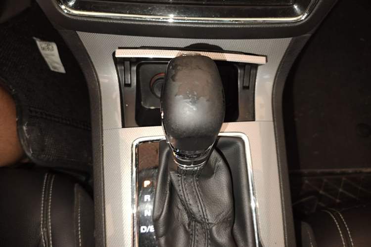 Used Roewe RX5 2020 20T Automatic 4G Connected Million Edition Gear Lever