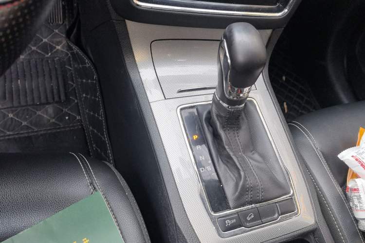 Used Roewe RX5 2020 20T Automatic 4G Connected Million-Dollar Flagship Edition Gear Lever