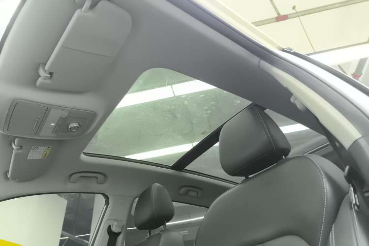 Used Roewe RX5 2020 20T Automatic 4G Connect Superior Flagship Edition Headliner