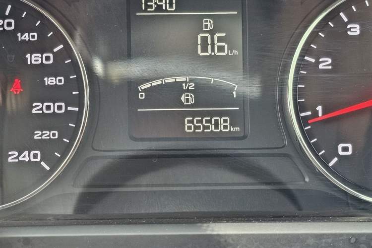 Used Roewe RX5 2020 20T Manual 4G Connect Million Edition Odometer Close Up