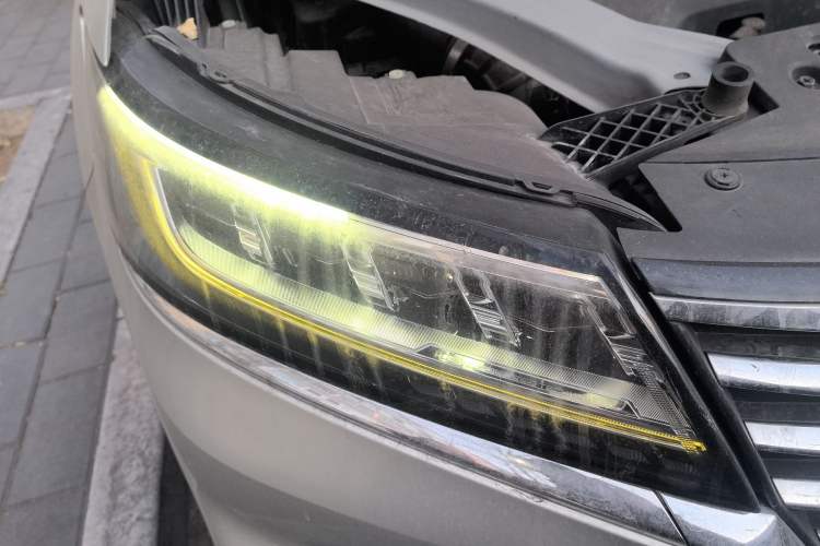 Used Roewe RX5 2020 20T Automatic 4G Connected Million-Dollar Flagship Edition Right Front Headlight