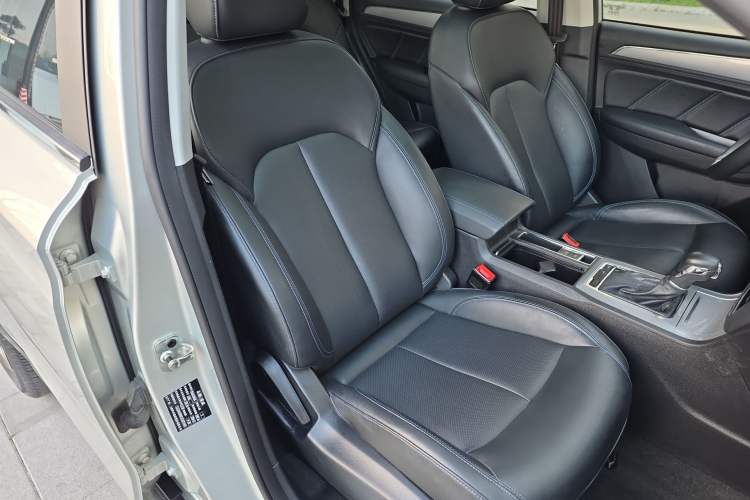 Used Roewe RX5 2020 20T Automatic 4G Connected Million Edition Right Front Seat