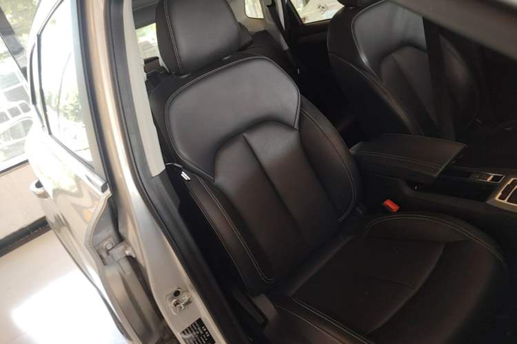 Used Roewe RX5 2020 20T Automatic 4G Connected Million Edition Right Front Seat